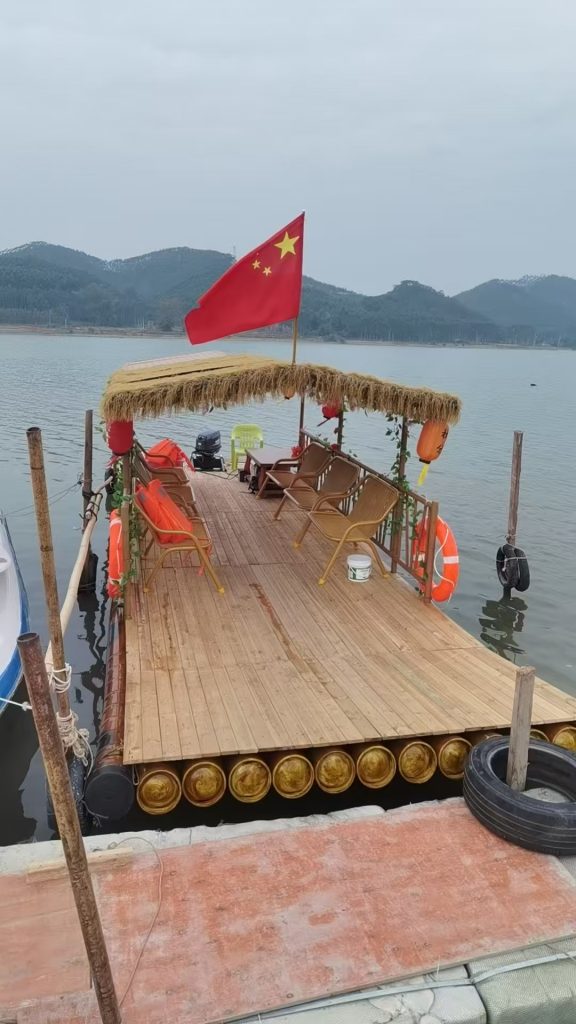 广西桂林漓江游船